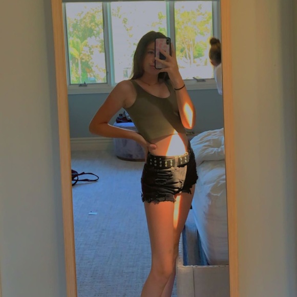 Meet your Posher, Danielle - Picture 1 of 1